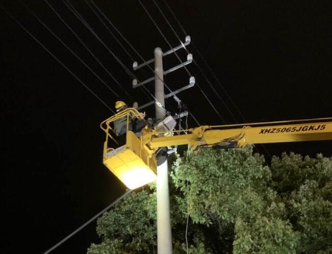 國網(wǎng)江西省撫州黎川縣供電公司風雨夜鏖戰(zhàn)搶修電纜