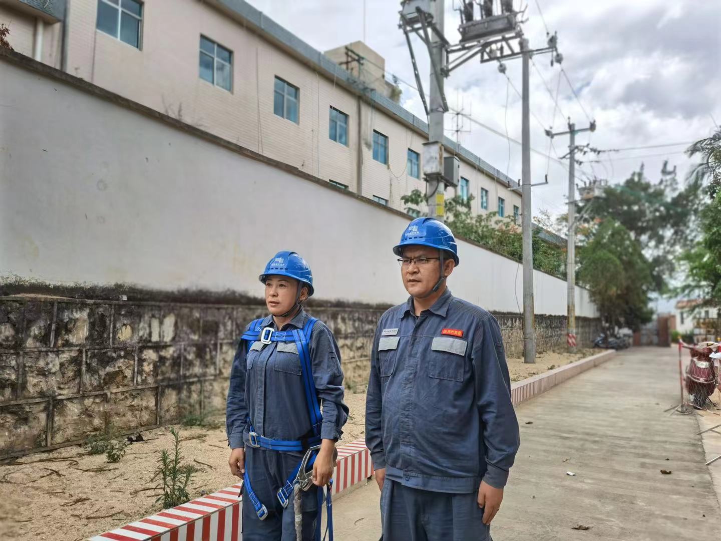 臨滄云縣供電局黨員帶頭開展崗評，促員工技能快速提升
