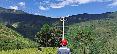 鳳慶供電局新華供電所供電火力全開，助力當(dāng)?shù)乜緹煯a(chǎn)業(yè) 穩(wěn)定發(fā)展