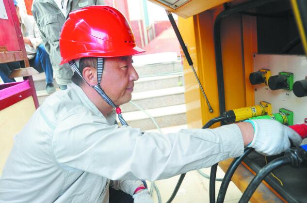 楊忠：善總結(jié)優(yōu)服務，讓客戶用好電