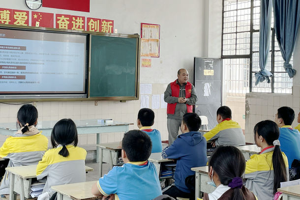 國能開遠發(fā)電公司團總支學雷鋒主題實踐活動進校園