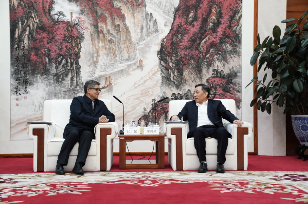 中國(guó)能建黨委書記、董事長(zhǎng)宋海良與拉薩市委副書記、市長(zhǎng)王強(qiáng)座談