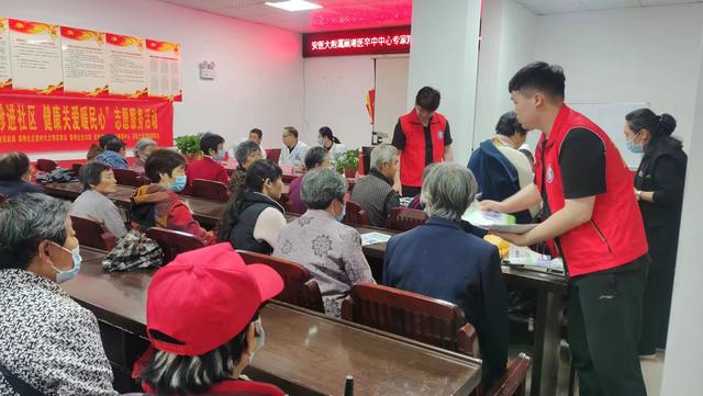 黎明社區(qū)·“愛心義診進(jìn)社區(qū)，健康關(guān)愛暖民心”黨建聯(lián)盟志愿活動