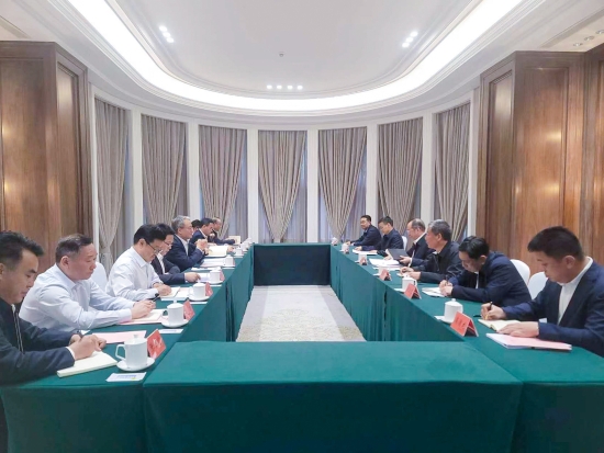 中國(guó)電建黨委副書記、總經(jīng)理王斌與黑龍江省常務(wù)副省長(zhǎng)王一新舉行會(huì)談