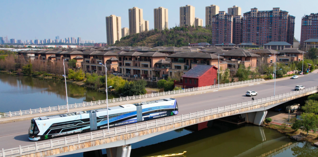 我國自主研制，全球首輛氫能源智軌電車“出海”!