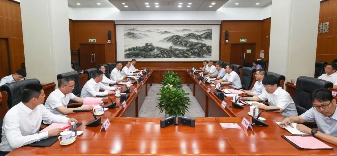 中核集團(tuán)黨組副書記、總經(jīng)理顧軍會見蘇州市委副書記、市長吳慶文一行