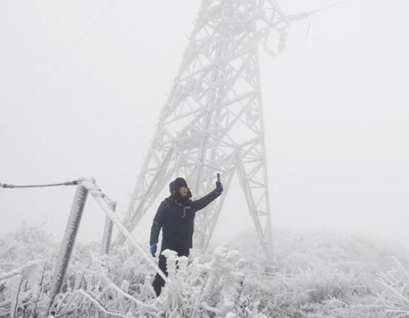 湖南電網(wǎng)2024年首次輸電線路直流融冰作業(yè)順利實(shí)施