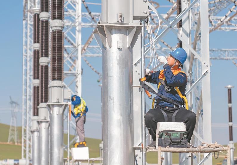 蒙東錫盟江蘇能源烏拉蓋電廠、華電白音華金山電廠500千伏送出工程全線貫通