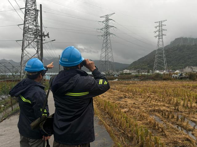 國網(wǎng)平陽供電供電全力迎戰(zhàn)臺風 保障電網(wǎng)安全