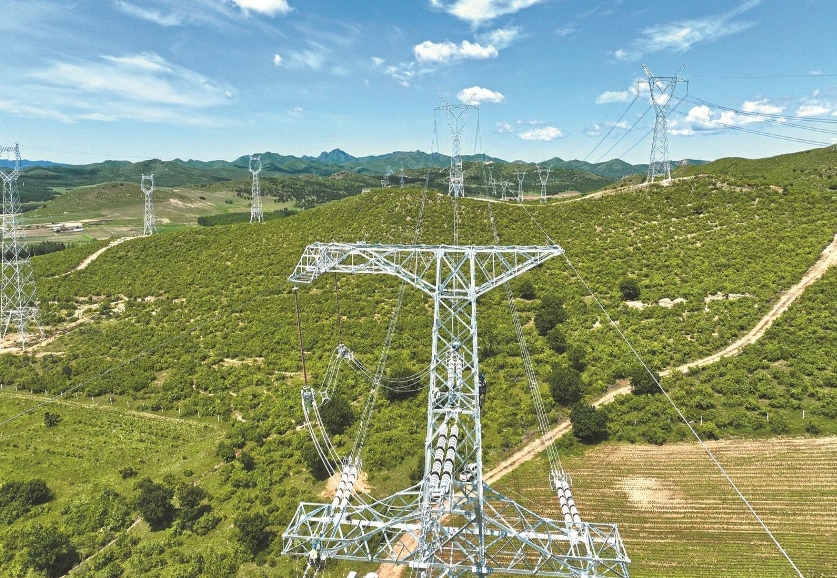 國網(wǎng)蒙東電力“無人機+小飛人升降機裝置”加快輸電通道建設